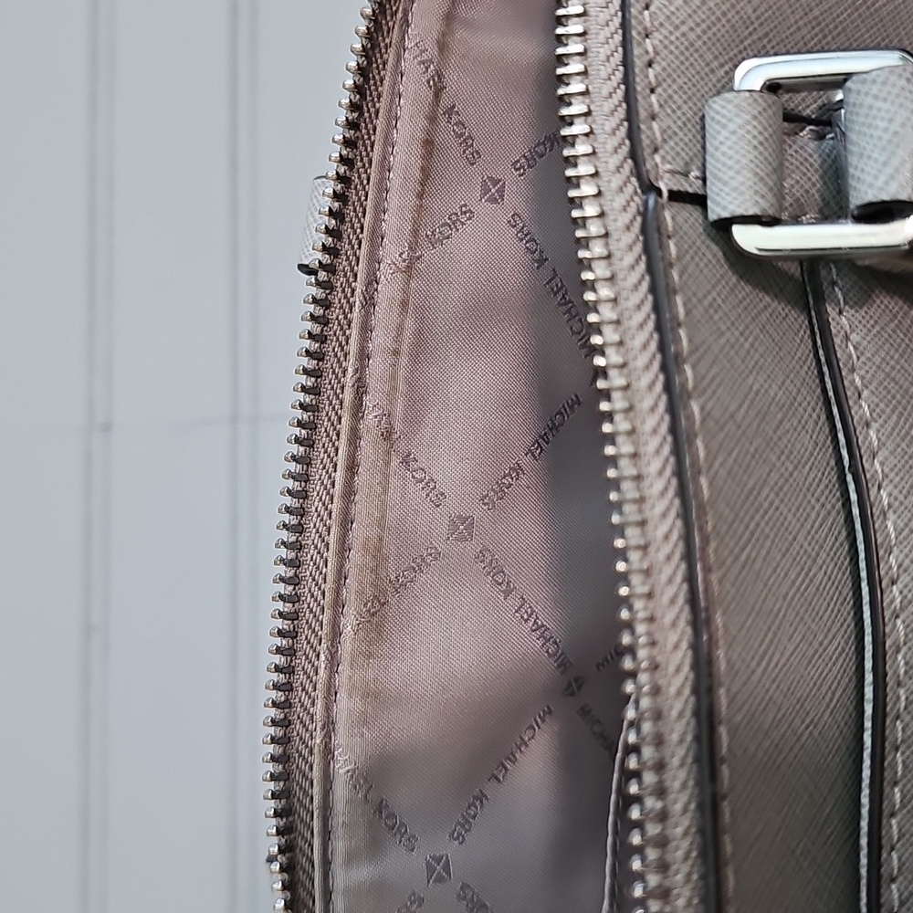 Michael Kors Gray Ciara Purse. - Picture 17 of 17